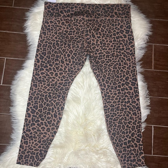 ✔️NIKE✔️ Dri Fit - Plus Size Leopard Leggings - Picture 2 of 8